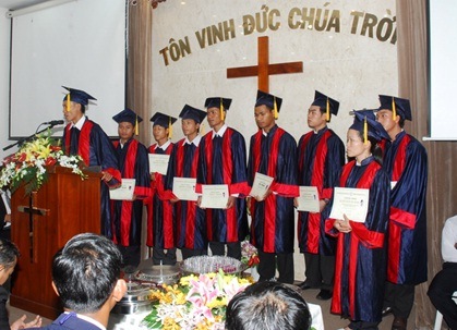 Lễ tốt nghiệp cho 10 sinh viên lớp Cao Đẳng Thần Học 